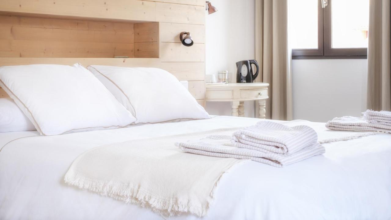 L'Ostal - Bed & Breakfast - Chambres Et Suites De 25 A 40M2 - Spa Saint-Hilaire-dʼOzilhan Екстериор снимка