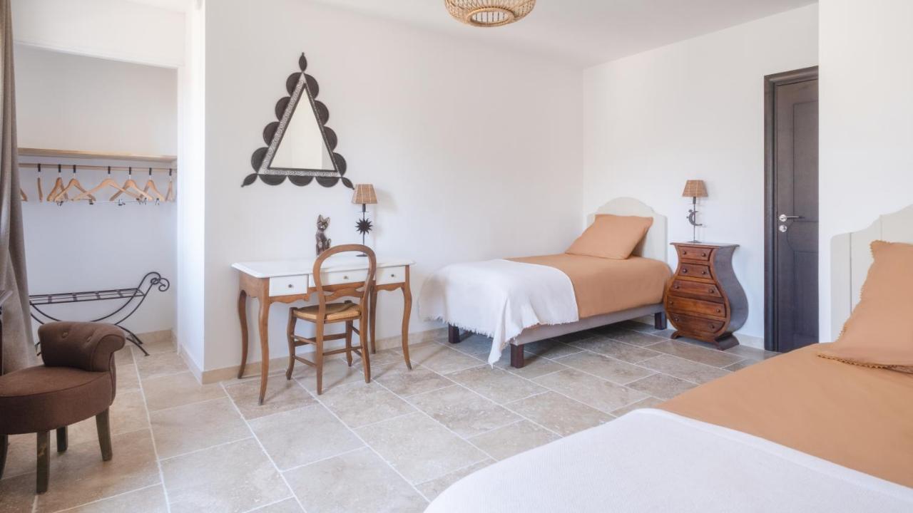 L'Ostal - Bed & Breakfast - Chambres Et Suites De 25 A 40M2 - Spa Saint-Hilaire-dʼOzilhan Екстериор снимка