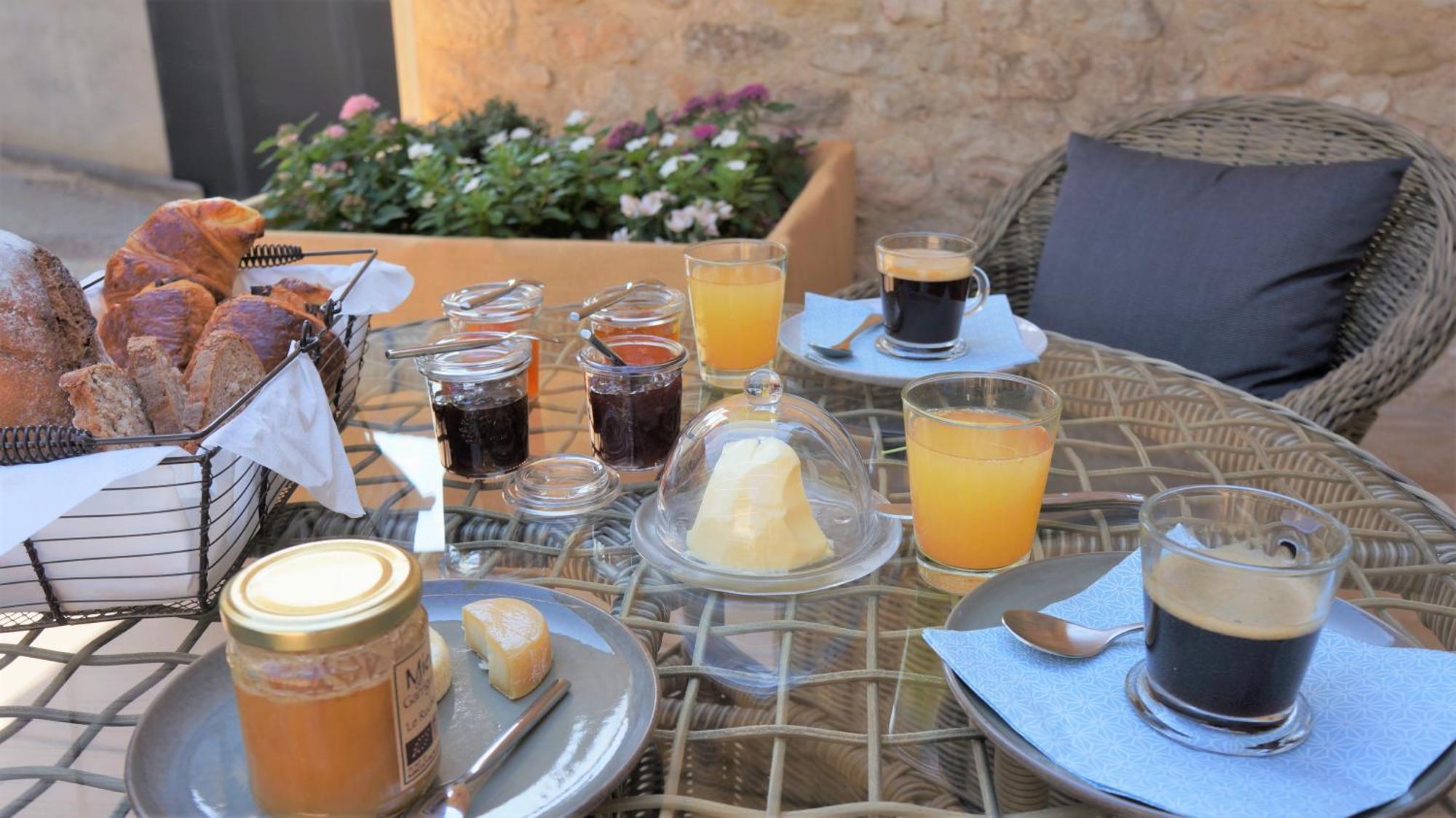 L'Ostal - Bed & Breakfast - Chambres Et Suites De 25 A 40M2 - Spa Saint-Hilaire-dʼOzilhan Екстериор снимка