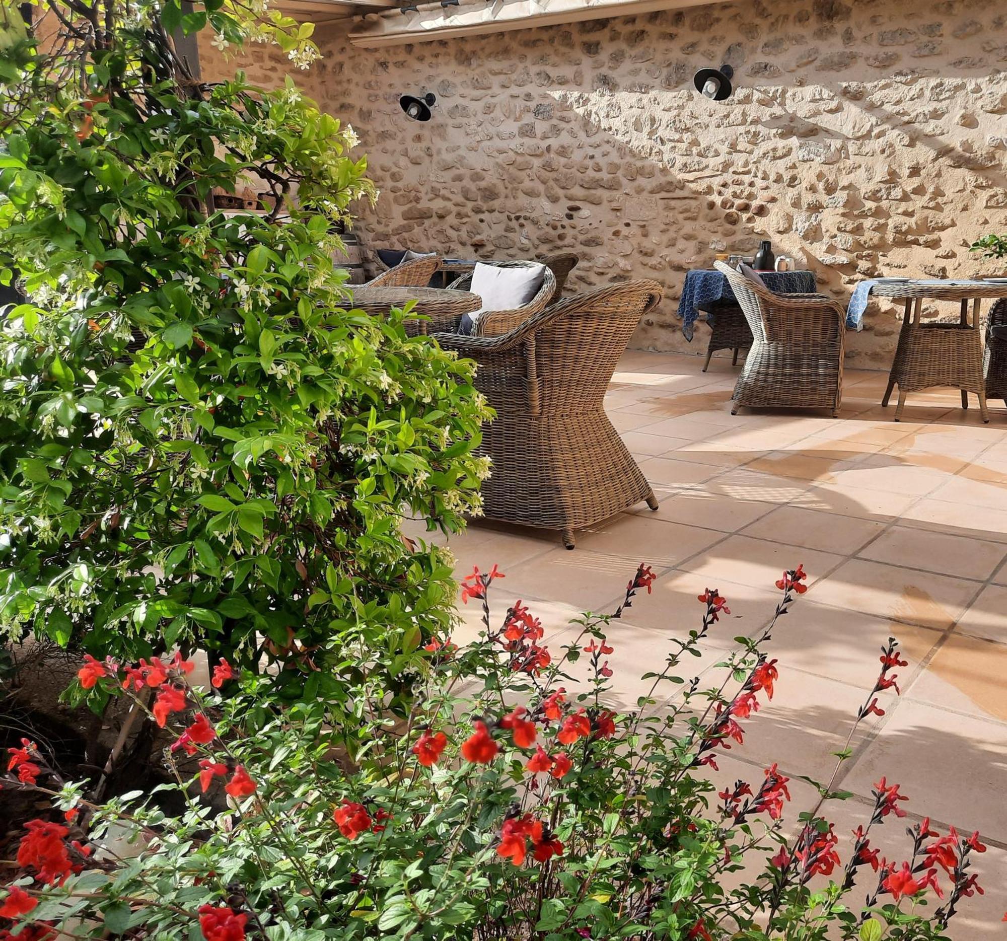 L'Ostal - Bed & Breakfast - Chambres Et Suites De 25 A 40M2 - Spa Saint-Hilaire-dʼOzilhan Екстериор снимка