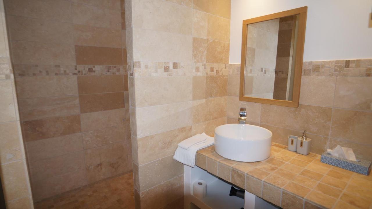 L'Ostal - Bed & Breakfast - Chambres Et Suites De 25 A 40M2 - Spa Saint-Hilaire-dʼOzilhan Екстериор снимка